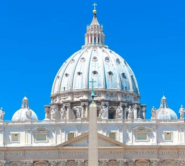 Ingresso alla Basilica San Pietro